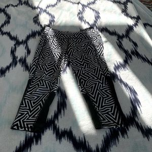 Black striped leggings